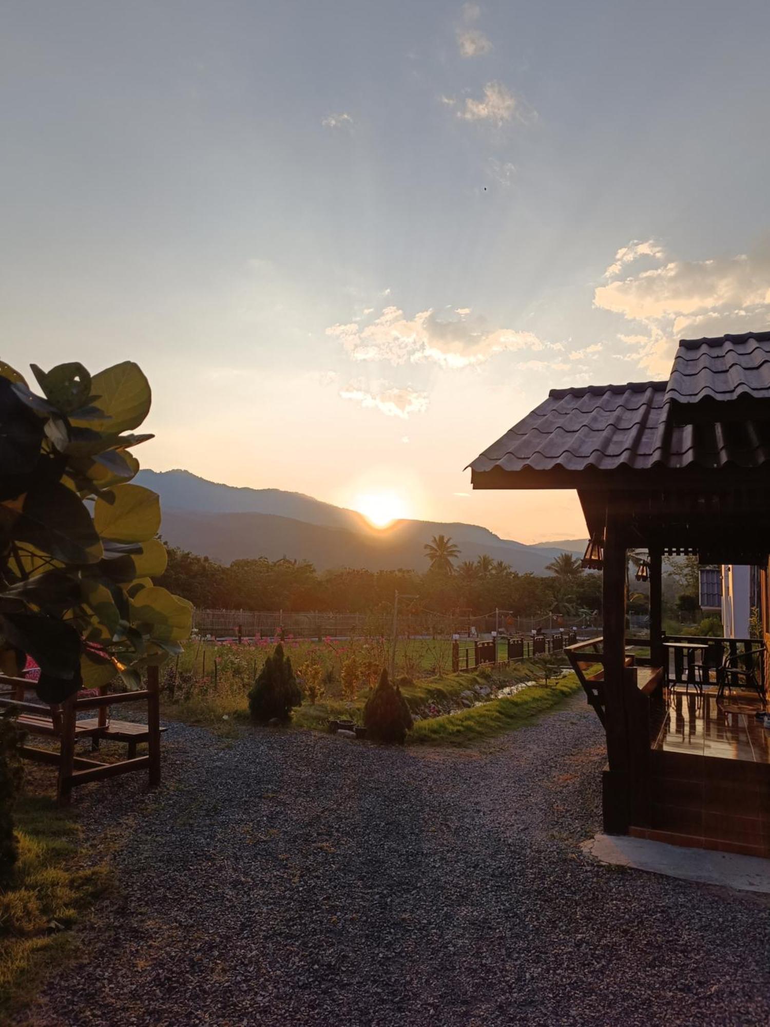 ม่วนใจ๋ปันสุข โฮมสเตย์แอนคาเฟ่ Muanjai Punsuk Homestay And Cafe จอมทอง ภายนอก รูปภาพ